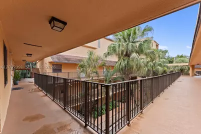 430 Commodore #310, Plantation, FL 33325 - Photo 3
