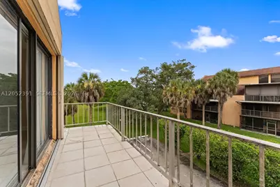 430 Commodore #310, Plantation, FL 33325 - Photo 13