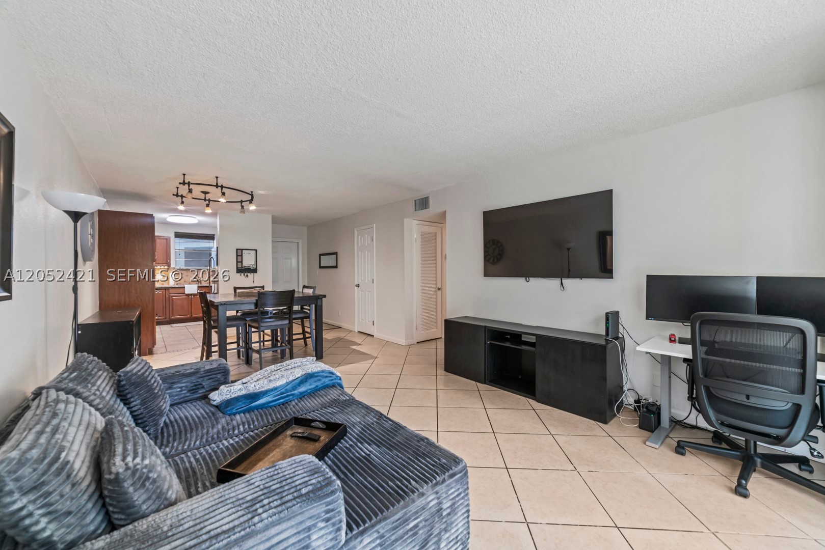 1400 Tallwood #107 - 1400 Tallwood #107, Hollywood, FL 33021 Luxury Property | Jose Angel Pina