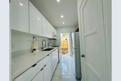 407 SE 14th #1, Fort Lauderdale, FL 33316 - Photo 3