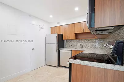 5101 Collins #14L, Miami Beach, FL 33140 - Photo 3