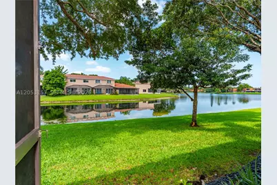 1707 SW 109th, Davie, FL 33324 - Photo 17