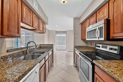 995 Riverside #120, Coral Springs, FL 33071 - Photo 9