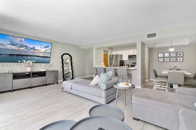 1200 Brickell Bay #2423, Miami, FL 33131 - Photo 11