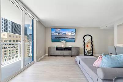 1200 Brickell Bay #2423, Miami, FL 33131 - Photo 3
