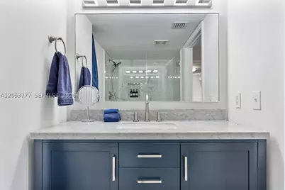 1200 Brickell Bay #2423, Miami, FL 33131 - Photo 27
