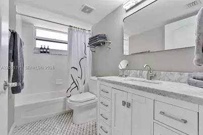 1200 Brickell Bay #2423, Miami, FL 33131 - Photo 21