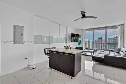 90 SW 3rd #4403, Miami, FL 33130 - Photo 5