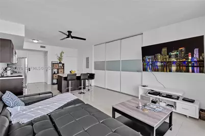 90 SW 3rd #4403, Miami, FL 33130 - Photo 3