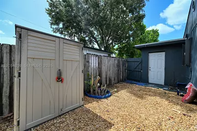 76 NE 170th, North Miami Beach, FL 33162 - Photo 43