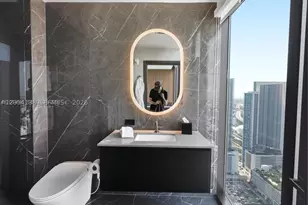20 NE 11th, Miami, FL 33132 - Photo 13