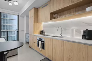 11 NE 6th, Miami, FL 33132 - Photo 13