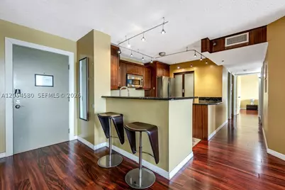 19999 E Country Club #1302, Aventura, FL 33180 - Photo 3