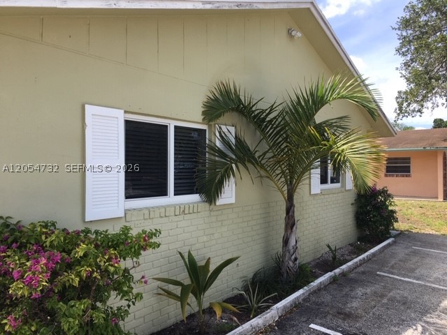 2407 SW 42nd #B main architectural view