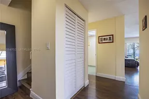 9365 Fontainebleau, Miami, FL 33172 - Photo 5