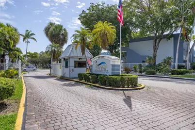 9365 Fontainebleau #E205, Miami, FL 33172 - Photo 1
