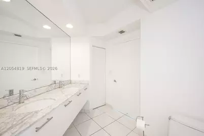 55 SE 6 #2210, Miami, FL 33131 - Photo 21