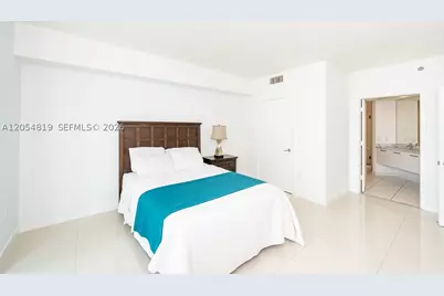 55 SE 6 #2210, Miami, FL 33131 - Photo 11