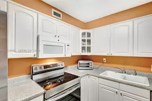 10101 E Bay Harbor, Bay Harbor Islands, FL 33154 - Photo 7