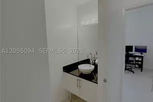 31 SE 5th, Miami, FL 33131 - Photo 11