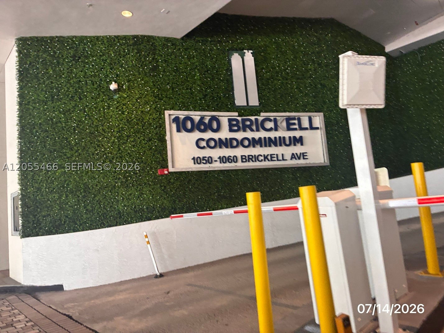 1050 Brickell #1520 - 1050 Brickell #1520, Miami, FL 33131 Luxury Property | Jose Angel Pina