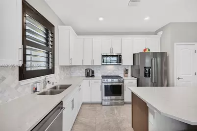 4460 Gramercy, Oakland Park, FL 33309 - Photo 13