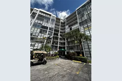 800 Parkview #412, Hallandale Beach, FL 33009 - Photo 9