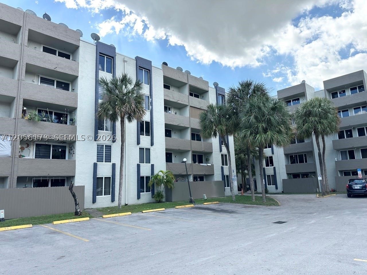 10000 NW 80th #2456 - 10000 NW 80th #2456, Hialeah Gardens, FL 33016 Luxury Property | Jose Angel Pina