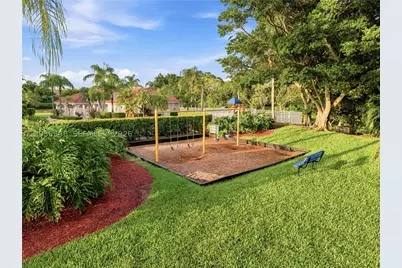 325 Somerset, Weston, FL 33326 - Photo 25
