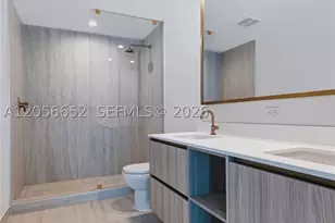 77 SE 5th, Miami, FL 33131 - Photo 11