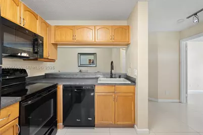 927 Coral Club #927, Coral Springs, FL 33071 - Photo 15