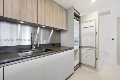 1000 Brickell #3211, Miami, FL 33131 - Photo 5