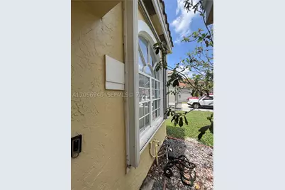 10854 Limeberry, Cooper City, FL 33026 - Photo 7