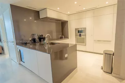 300 Biscayne Boulevard #3109W, Miami, FL 33131 - Photo 9