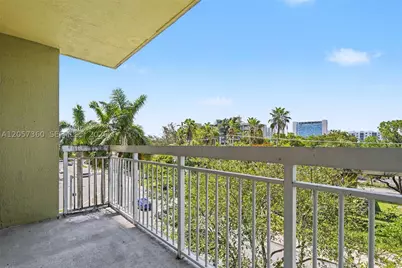 816 NW 11th #402, Miami, FL 33136 - Photo 3