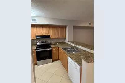 11155 SW 5th #202, Pembroke Pines, FL 33025 - Photo 5