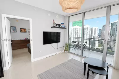 90 SW 3rd #3212, Miami, FL 33130 - Photo 3