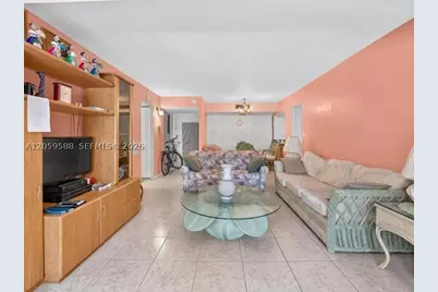 7135 Collins #331, Miami Beach, FL 33141 - Photo 11