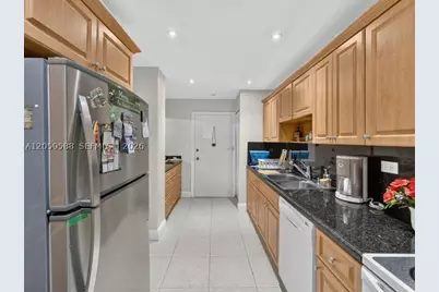 7135 Collins #331, Miami Beach, FL 33141 - Photo 31