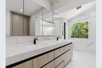 20001 NE 25th, Miami, FL 33180 - Photo 37