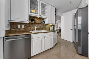 848 Brickell Key, Miami, FL 33131 - Photo 21