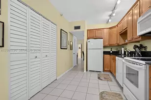 900 NE 195th, Miami, FL 33179 - Photo 17