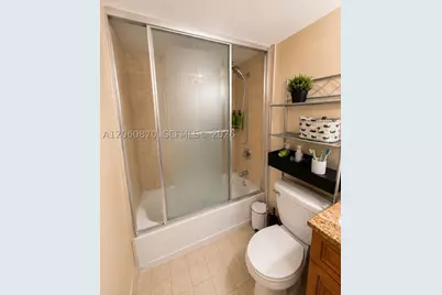 1000 Parkview #505, Hallandale Beach, FL 33009 - Photo 11