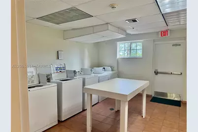 601 SW 37th #303, Miami, FL 33135 - Photo 5