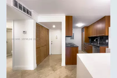 1670 Bay #2D, Miami Beach, FL 33139 - Photo 5