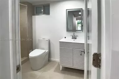 1670 Bay #2D, Miami Beach, FL 33139 - Photo 11