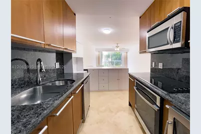 1670 Bay #2D, Miami Beach, FL 33139 - Photo 7