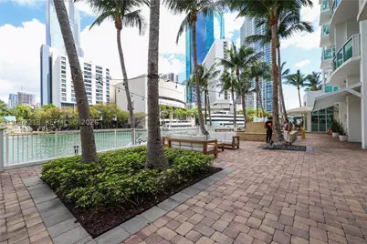 41 SE 5th #906, Miami, FL 33131 - Photo 25