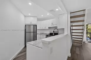 9429 Fontainebleau, Miami, FL 33172 - Photo 7