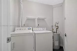 9429 Fontainebleau, Miami, FL 33172 - Photo 25